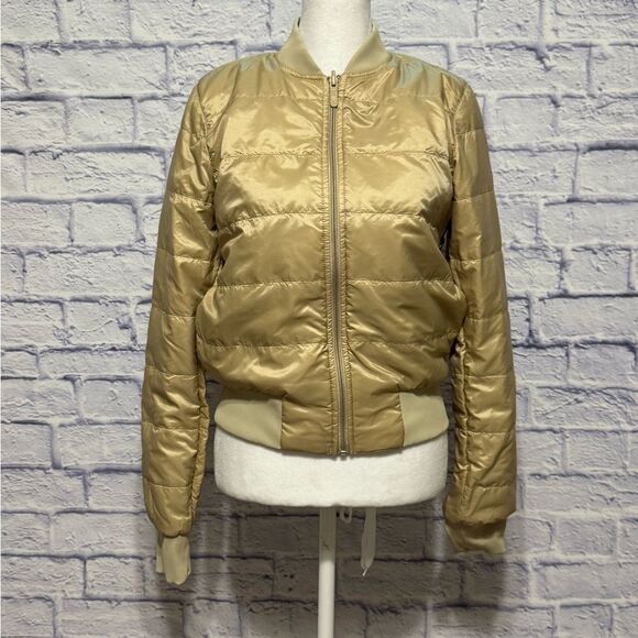 Lululemon Non-Stop Bomber *Reversible
Size 4 - Picture 7 of 16